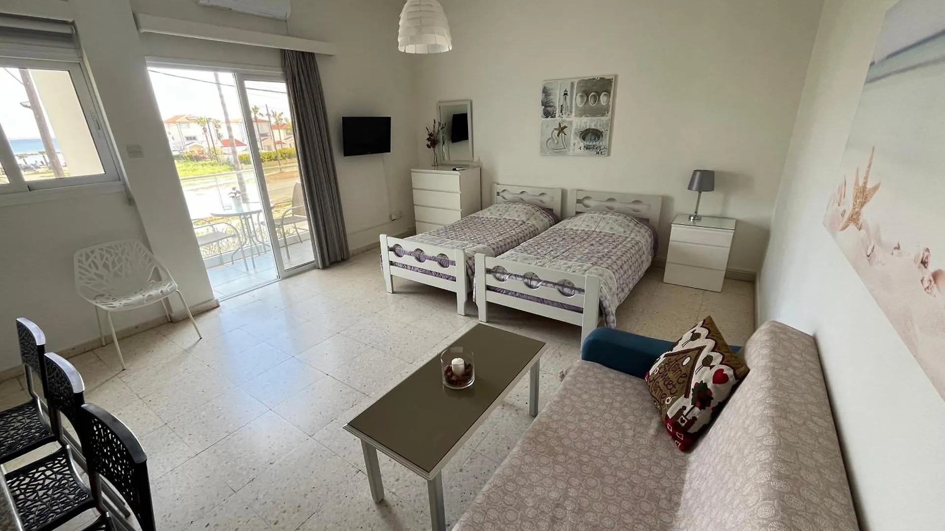 Themis Beach Apartments Larnaca Kıbrıs