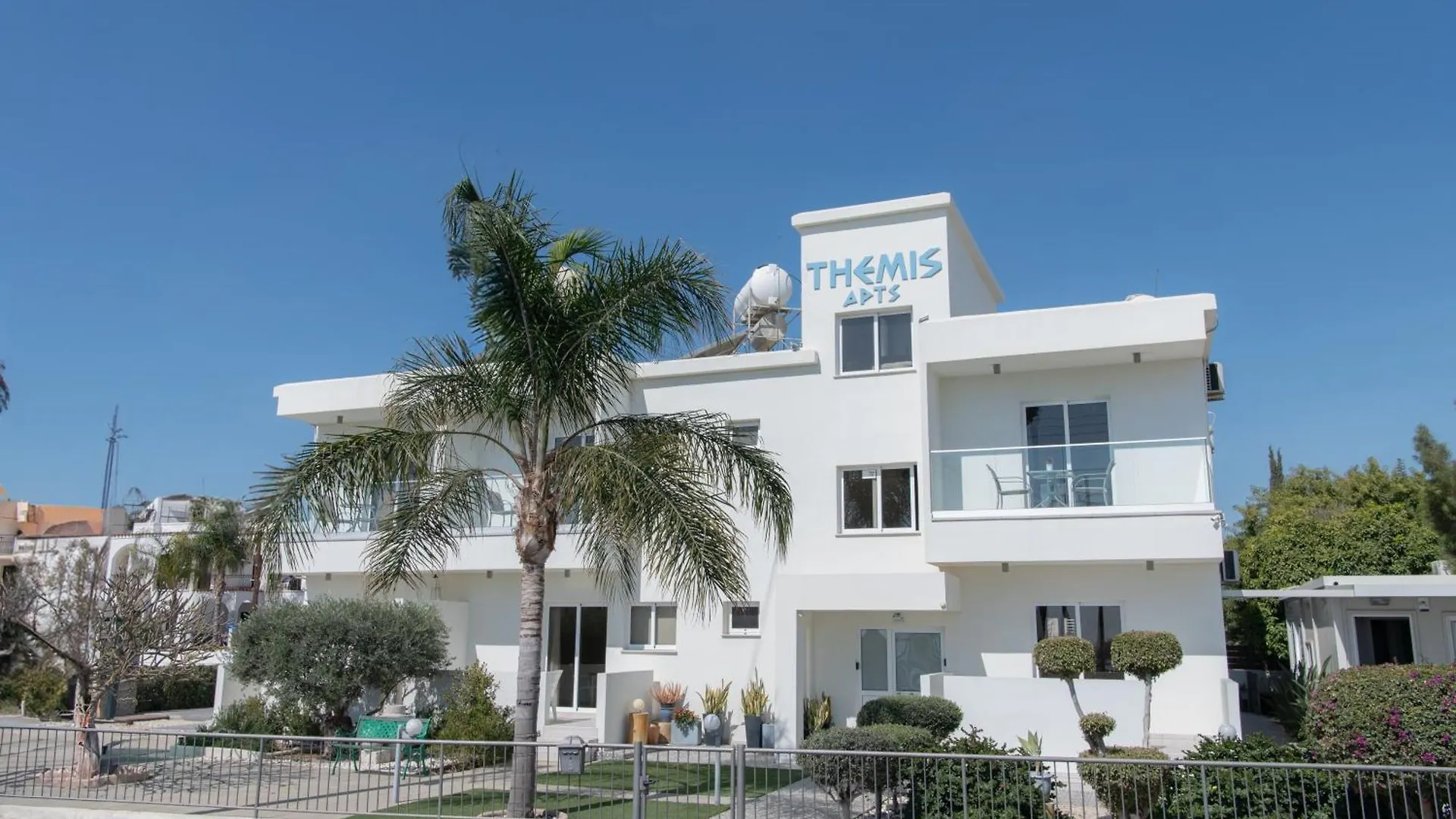 Themis Beach Apartments Larnaca